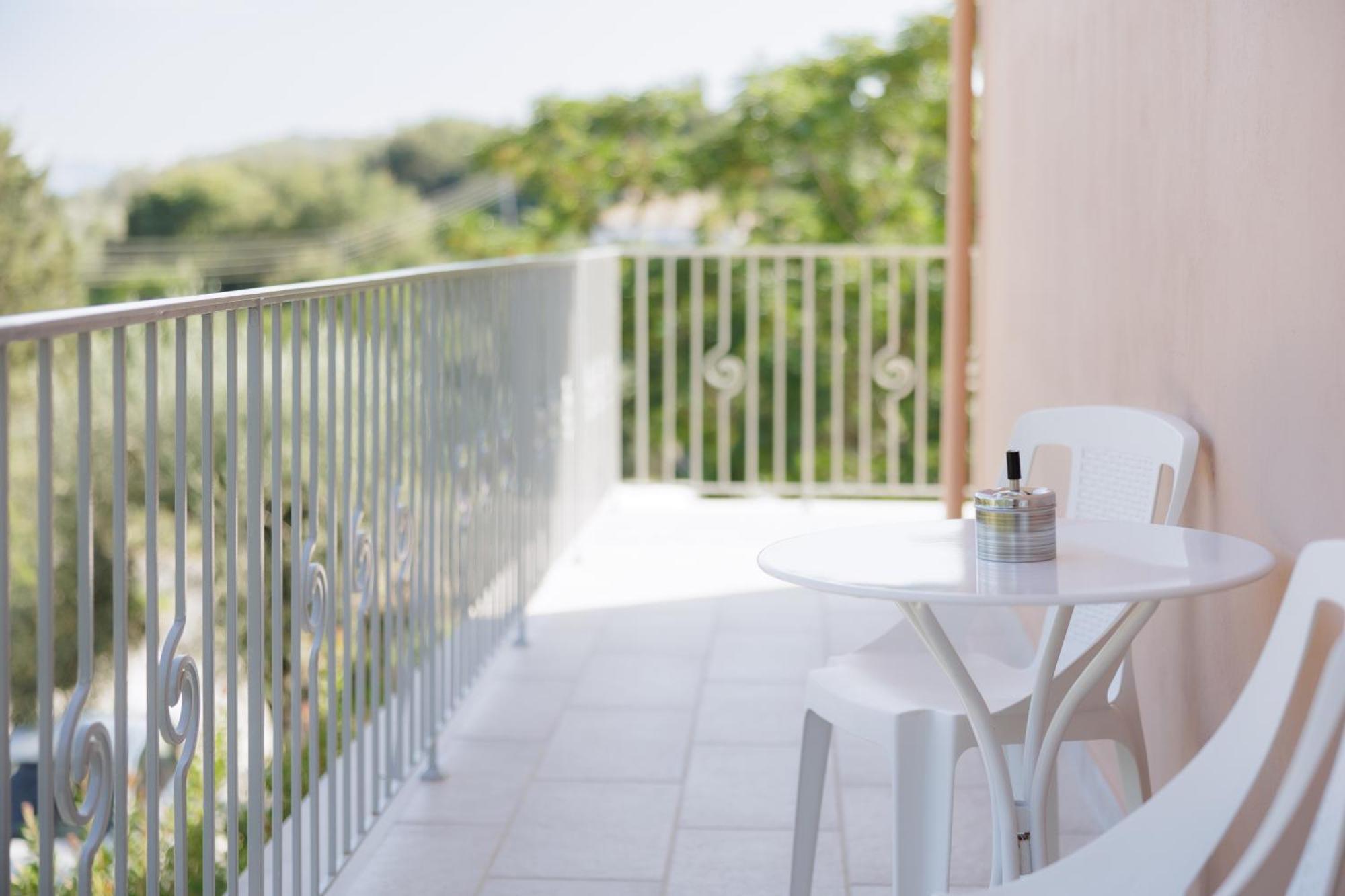 Sundial House Apartment กูเวีย ภายนอก รูปภาพ